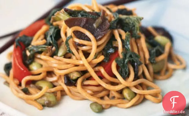 Gemüse Lo Mein mit Edamame und Senf