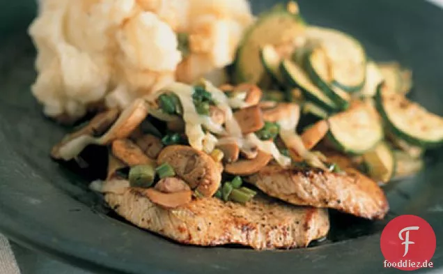 Kalbsschnitzel mit Merlot-Pilzen und Zucchini