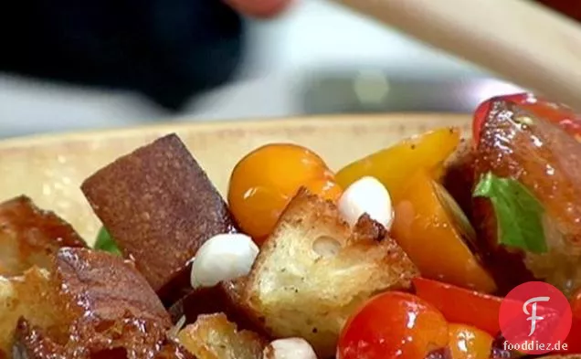 Tomaten-Knoblauch-Croutonsalat