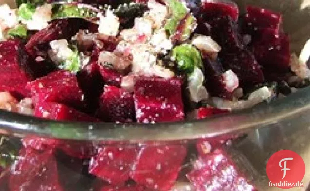 Gebratene Rüben und sautiertes Rübengrün