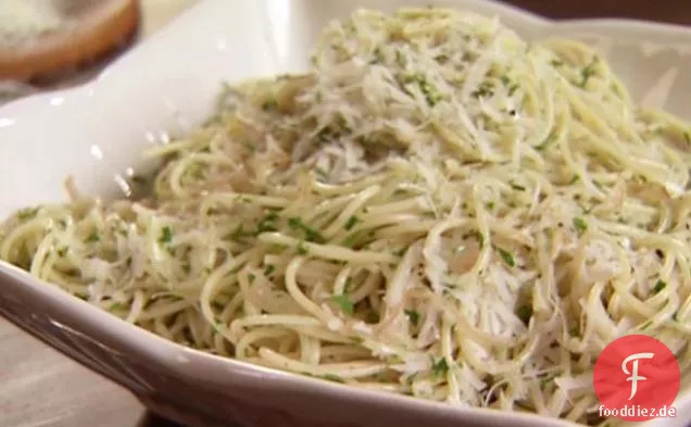 Pasta mit Zitrus-Kräuter-Sauce