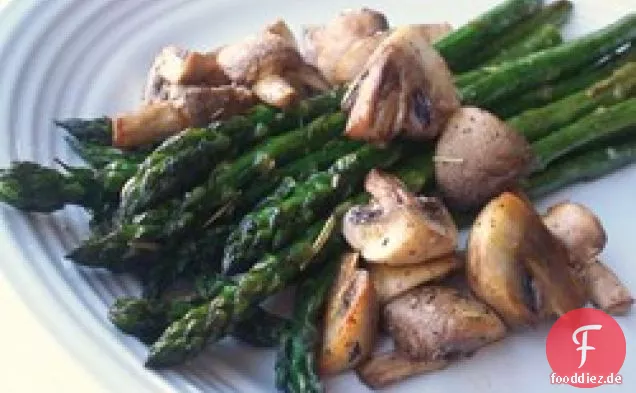 Gebratener Spargel und Pilze