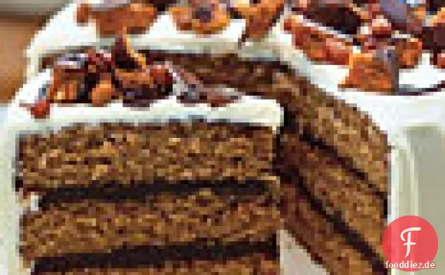 Schokoladen-Erdnussbutter-Kuchen mit Frischkäse und Butterfinger-Zuckerguss