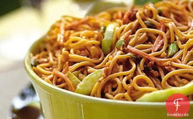 Erdnuss-Nudel-Salat