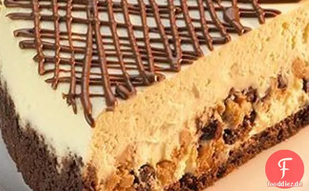Erdnussbutter und Milchschokolade Chip geschichteten Käsekuchen