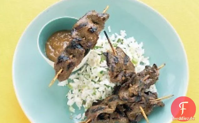 Rindfleischspieße mit Erdnuss-Dip-Sauce