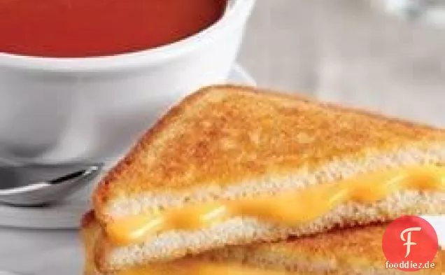 Tomatensuppe und gegrilltes Käsesandwich