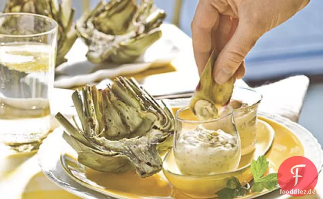 Gegrillte frische Artischocken