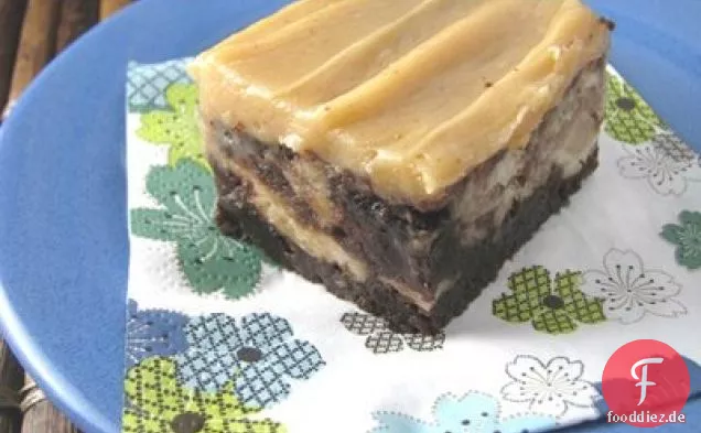 Karamellisierte geröstete Banane wirbelte Brownies mit Erdnussbutter