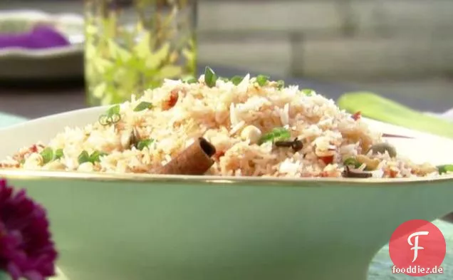 Tomaten, Schalotten und Erdnuss-Pulao (Pilaw)