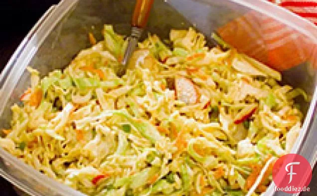 Konfetti Slaw mit würzigem Erdnuss-Dressing