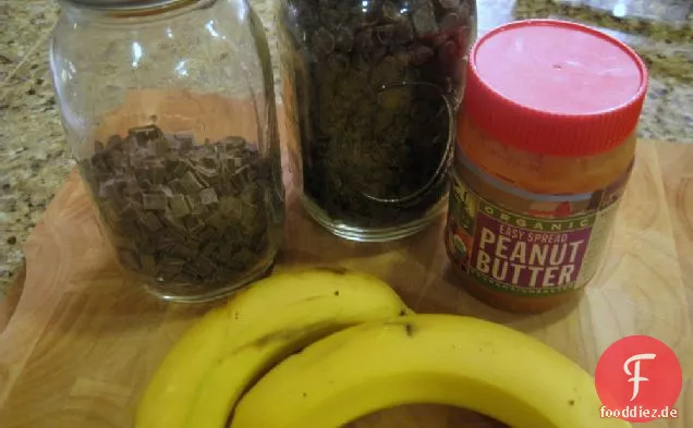 Gebackene Erdnussbutter + Schokolade Banane Boote