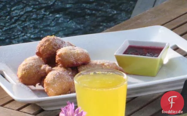 Zitronen-Ricotta-Krapfen mit frischer Beerenmarmelade