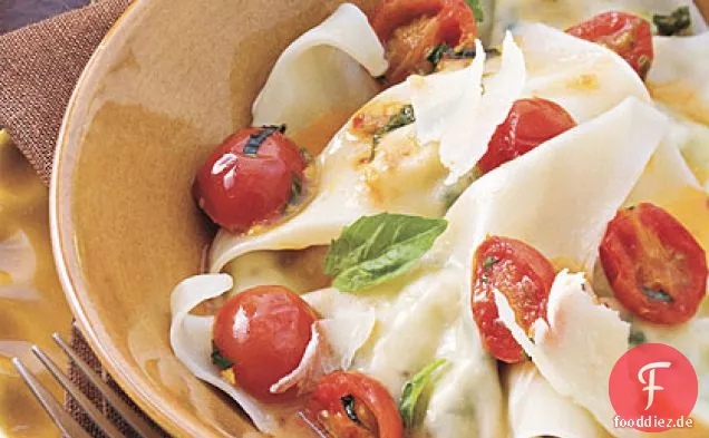 Käse-Ravioli mit pikanter Tomatensauce