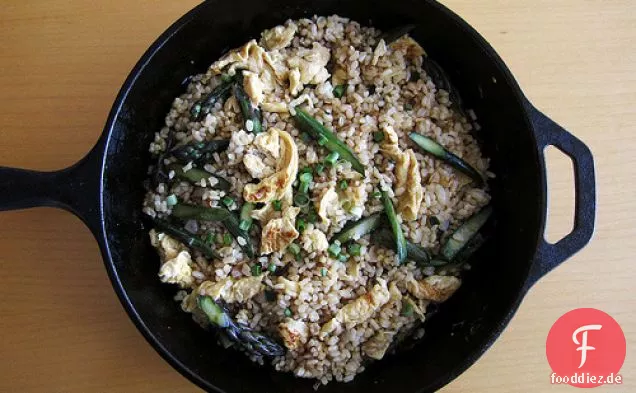 Lila Spargel + Ei gebratener Reis