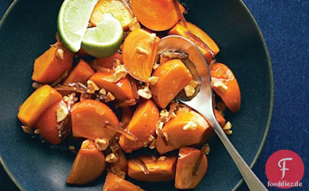 Persimmonsalat mit Datteln, Cashewnüssen und Honig