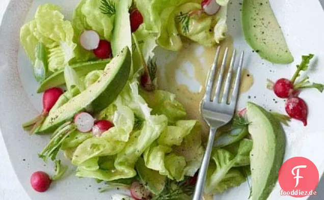Buttersalat, Rettich und Avocadosalat mit Senfdressing