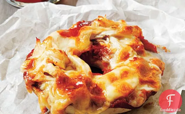 Cheesy Huhn Bagel Pizza