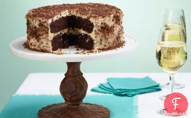 Haselnuss-Crunch-Kuchen mit Mascarpone und Schokolade