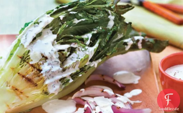 Gegrillter Römersalat mit Buttermilch-Schnittlauch-Dressing