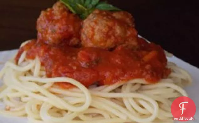 Gesündere italienische Spaghettisauce mit Fleischbällchen
