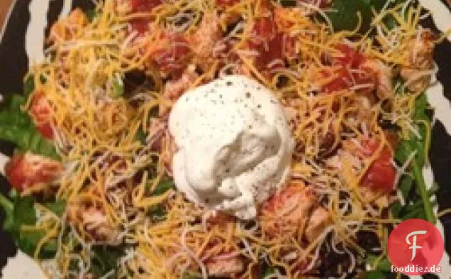 Mexikanischer Salat mit Hühnchen und schwarzen Bohnen