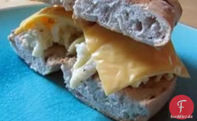 Blaubeer-Ei-Käse-Bagel
