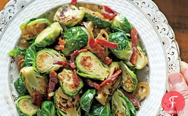 Rosenkohl mit Schinken und karamellisierten Zwiebeln