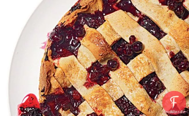Rustikale Heidelbeer-Brombeer-Torte
