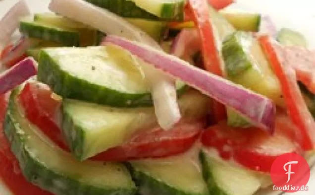 Erfrischender Gurkensalat