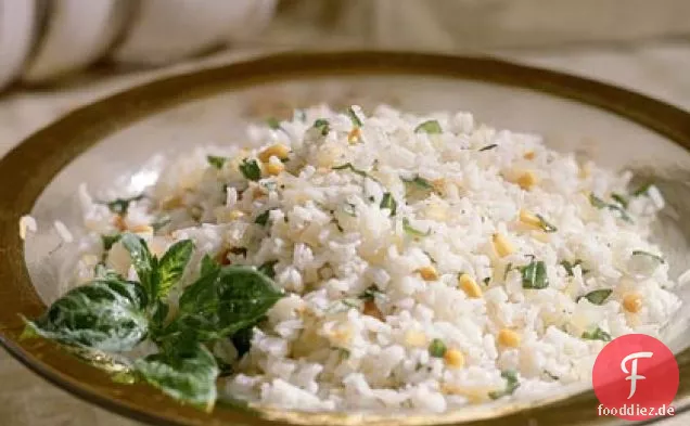 Pilaw mit Pinienkernen und Reis