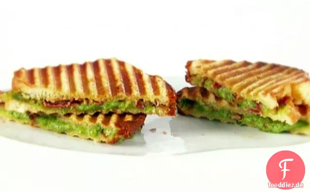 Gegrillter Käse mit Spinat und Pancetta