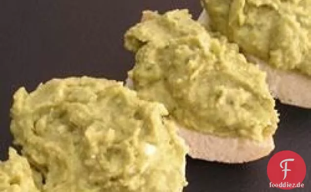 Basilikum und Pesto Hummus