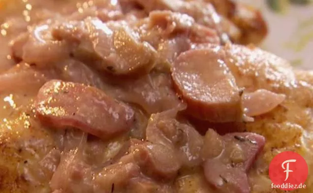 Bratpfannenhähnchen mit Rhabarber und Zwiebeln