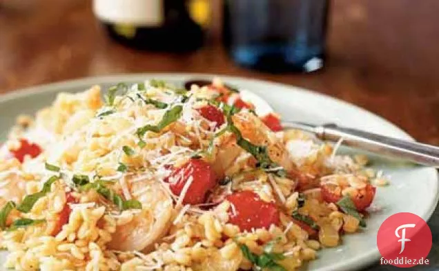 Garnelen und Orzo mit Kirschtomaten und Romanokäse