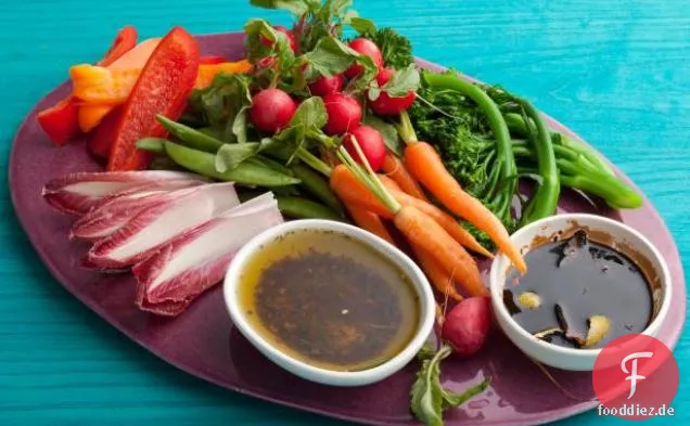 Crudite mit aufgegossenem Olivenöl und Balsamico