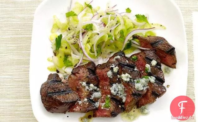 Steak mit Blauschimmelkäsebutter und Selleriesalat