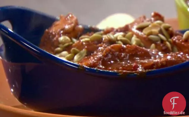 Bier-pochierter Pulled Chicken Maulwurf