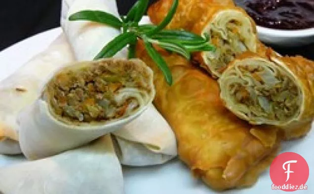 Übrig gebliebene Putenfrühlingsrollen mit Cranberry-süß-saurer Dip-Sauce