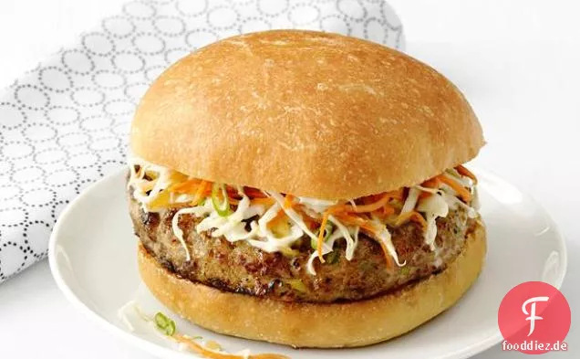 Ruck-Truthahn-Burger mit Mango-Krautsalat