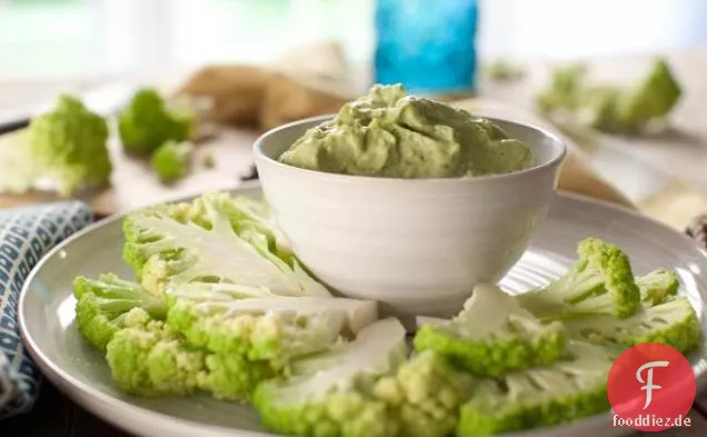 Blumenkohl mit Avocado-Koriander-Dip