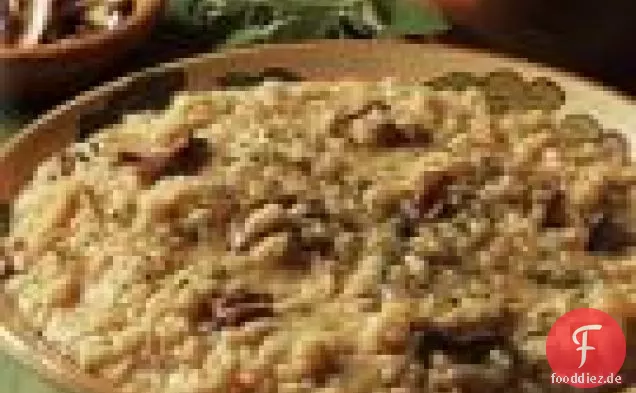 Steinpilze, karamellisierte Zwiebeln und Salbeirisotto