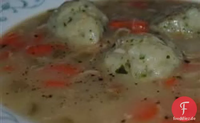 Herzhafte Putensuppe mit Petersilienknödeln