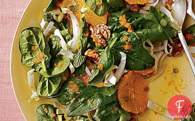 Salat mit Spinat, Endivien und Tangelo
