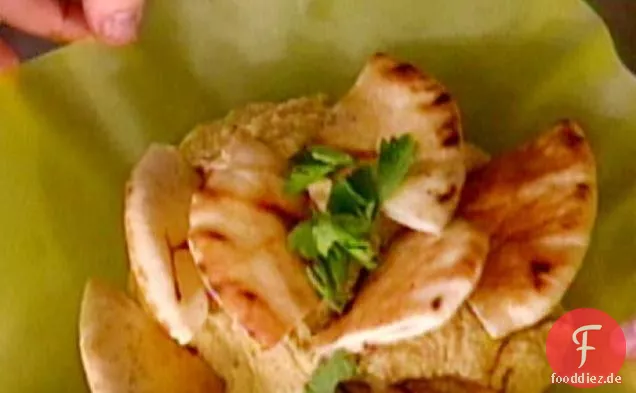 Würziger Hummus mit gegrillter Pita