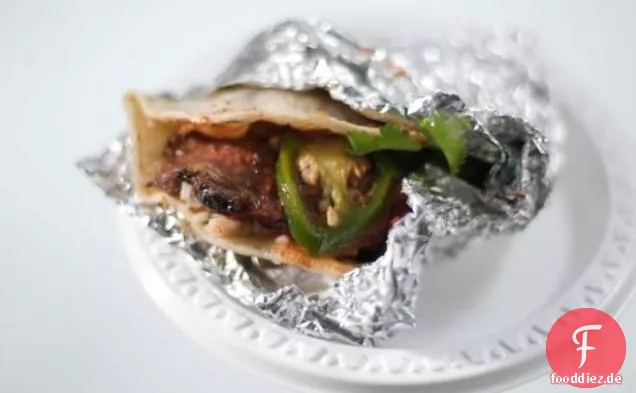 Indisch gewürzte Tri-Tip Tacos mit Kümmel-Basmatireis und spritziger Tomatensauce