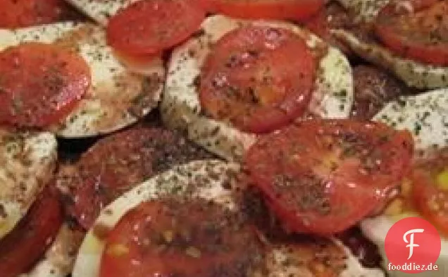 Tomaten-Mozzarella-Salat mit Balsamico-Reduktion