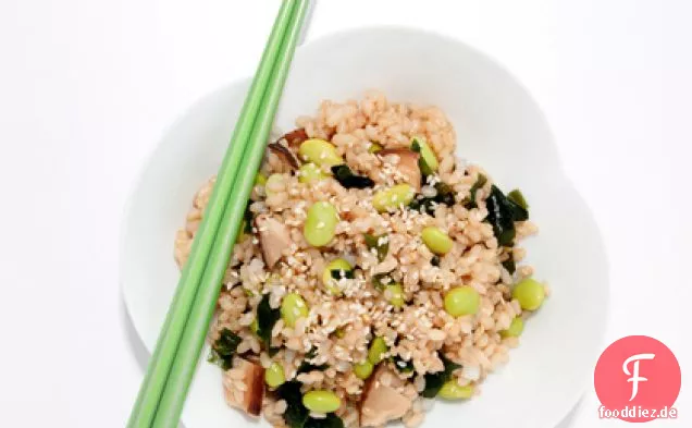 Reis mit Edamame und Meeresgrüns