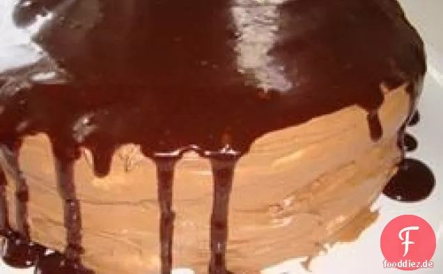 Schokoladen-Zimt-Haselnuss-Baiser-Kuchen