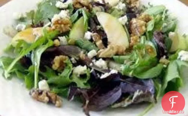 Spritziger Birnen-Blauschimmelkäse-Salat